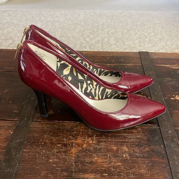 Anne Klein Red Patent Leather High Heels 3.5" with Zipper Size 9 - Picture 4 of 7